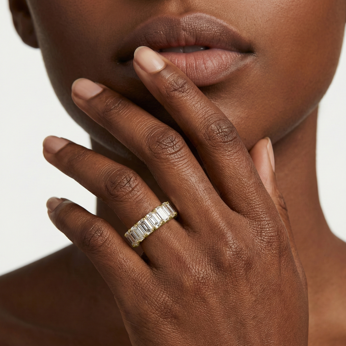 Lovea Mathilda Eternity Ring Smaragdschliff – Gelbgold