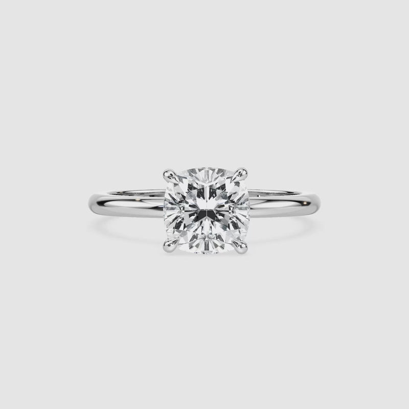 Clara Solitaire Verlobungsring – Kissenschliff – Weißgold – Video