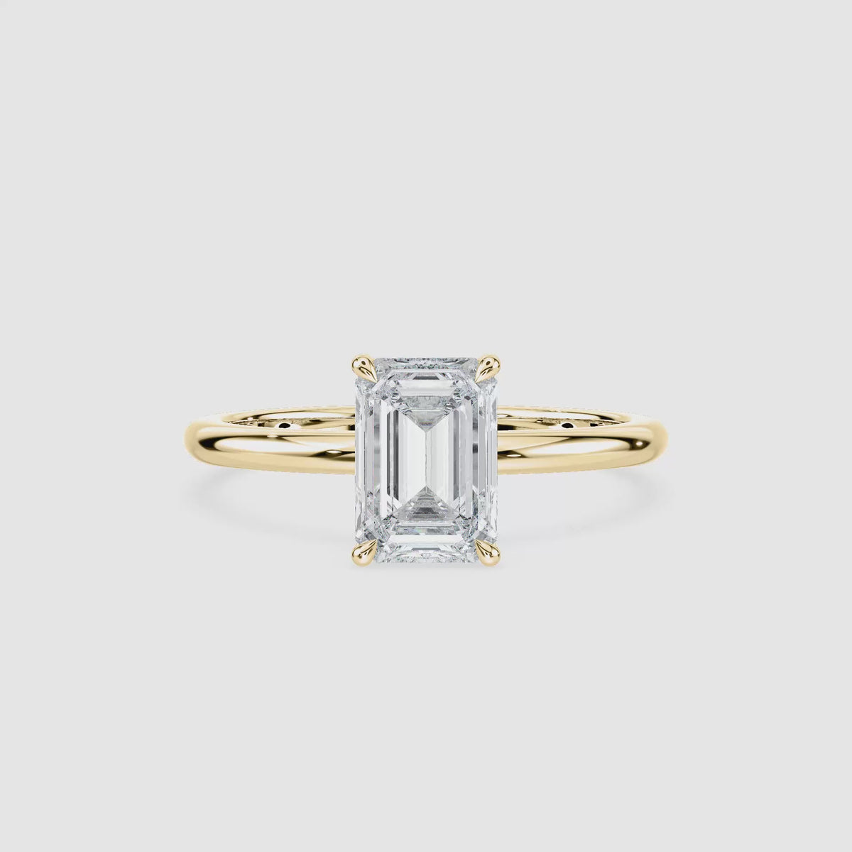 Video laden: Clara Solitaire Verlobungsring – Smaragdschliff – Gelbgold – Video