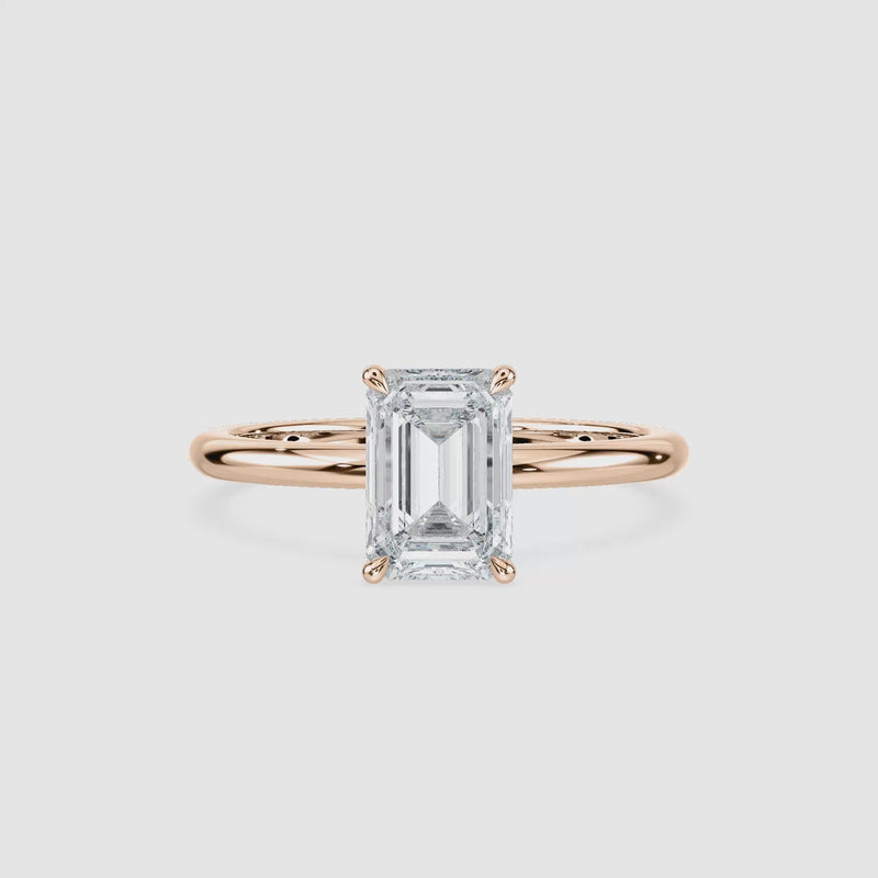 Clara Solitaire Verlobungsring – Smaragdschliff – Roségold – Video