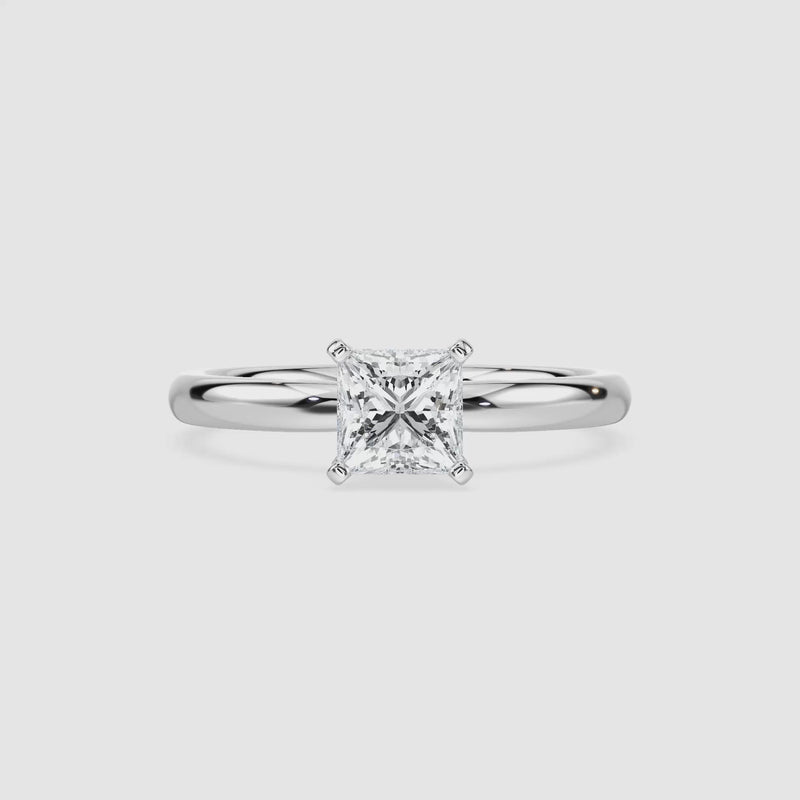 Emilia Solitaire Verlobungsring – Prinzessschliff – Weißgold – Video