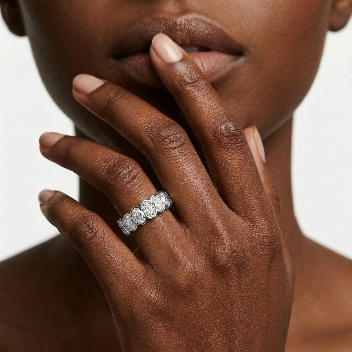 Lovea Paula Eternity Ring Ovalschliff – Weißgold