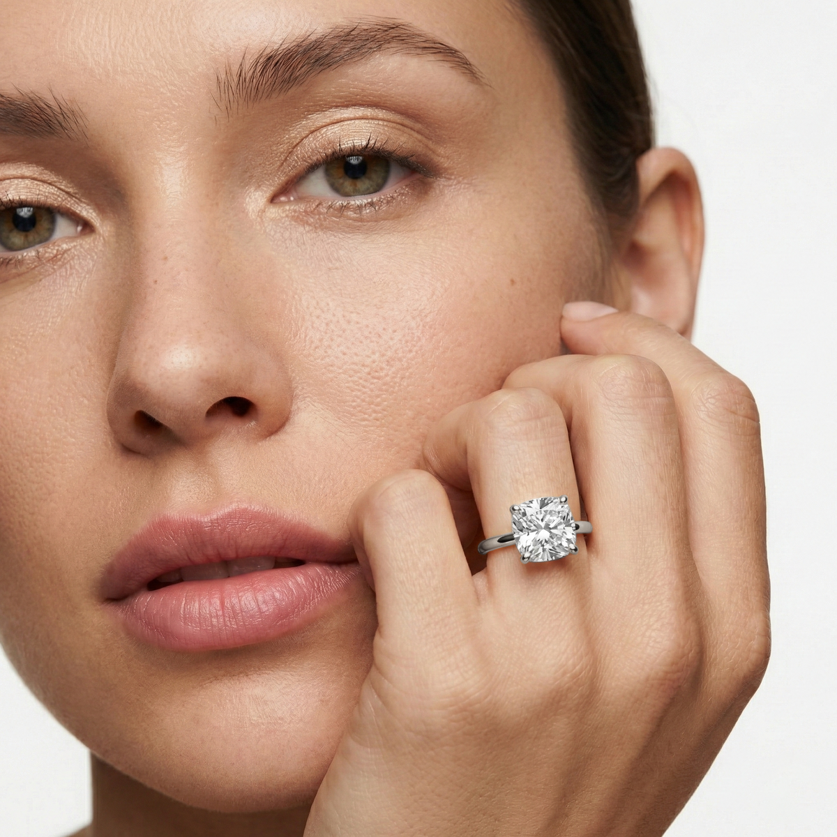 Emilia Solitaire Verlobungsring Kissenschliff Detail – Lovea
