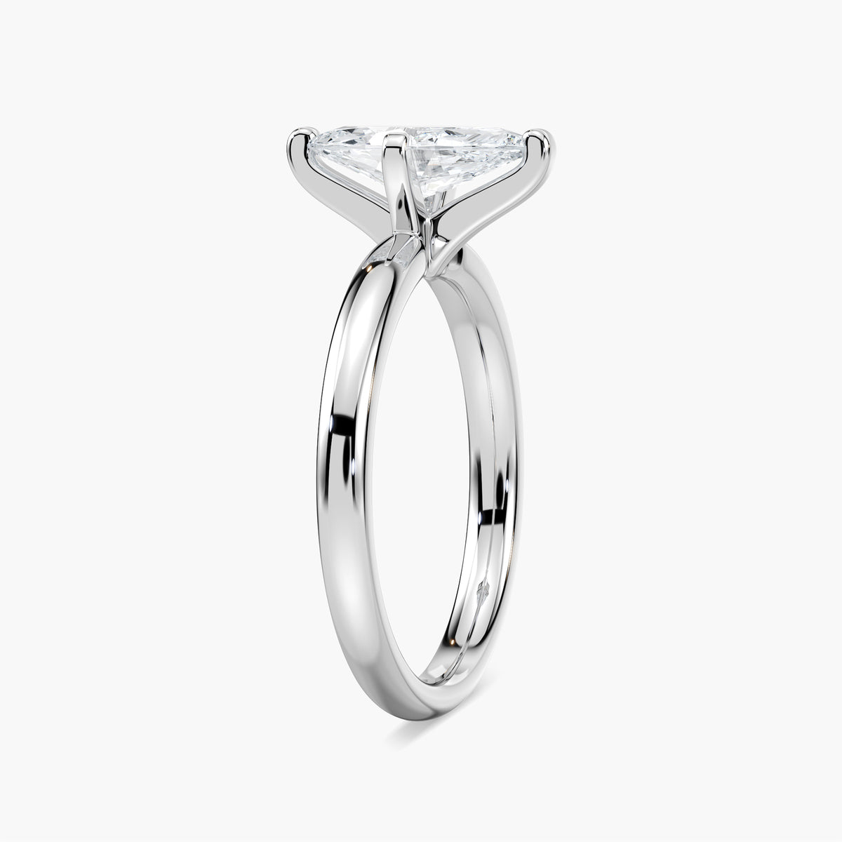 Emilia Solitaire Verlobungsring Marquiseschliff Seitenansicht – Lovea