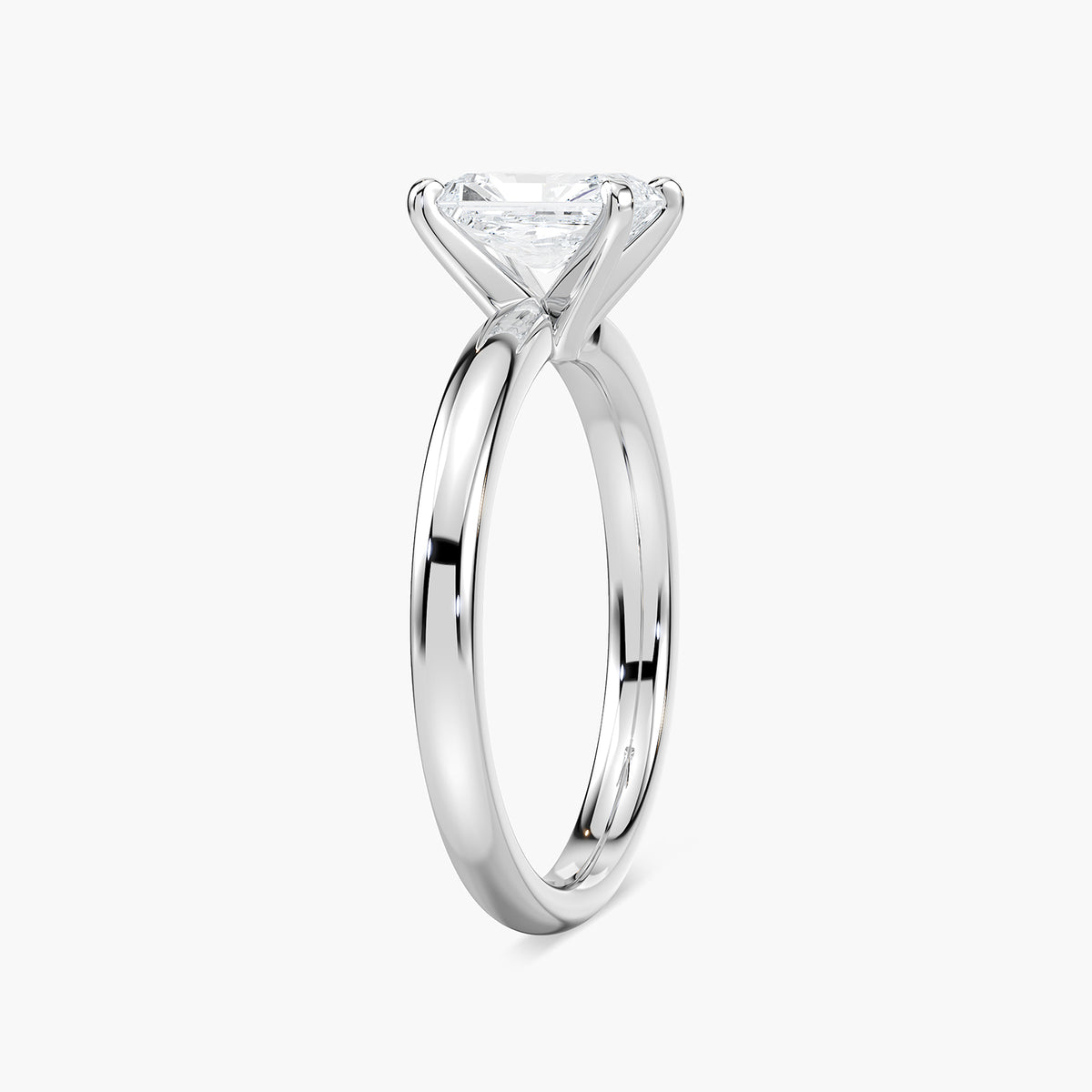 Emilia Solitaire Verlobungsring Radiantschliff Seitenansicht – Lovea
