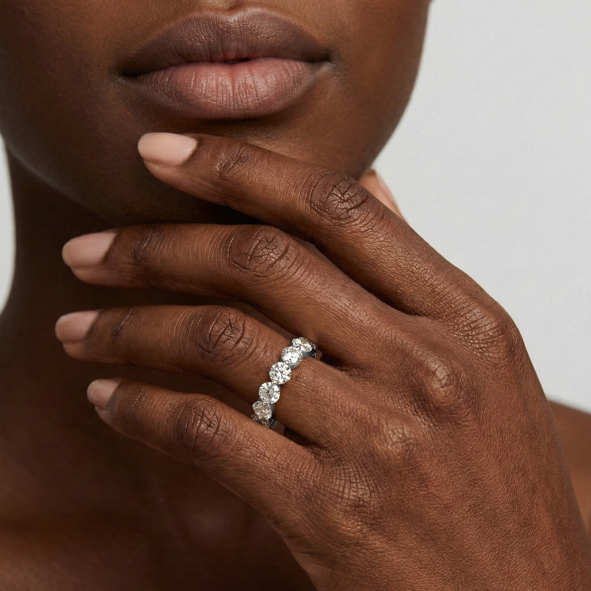 Lovea Thea Eternity Ring Rundschliff – Weißgold